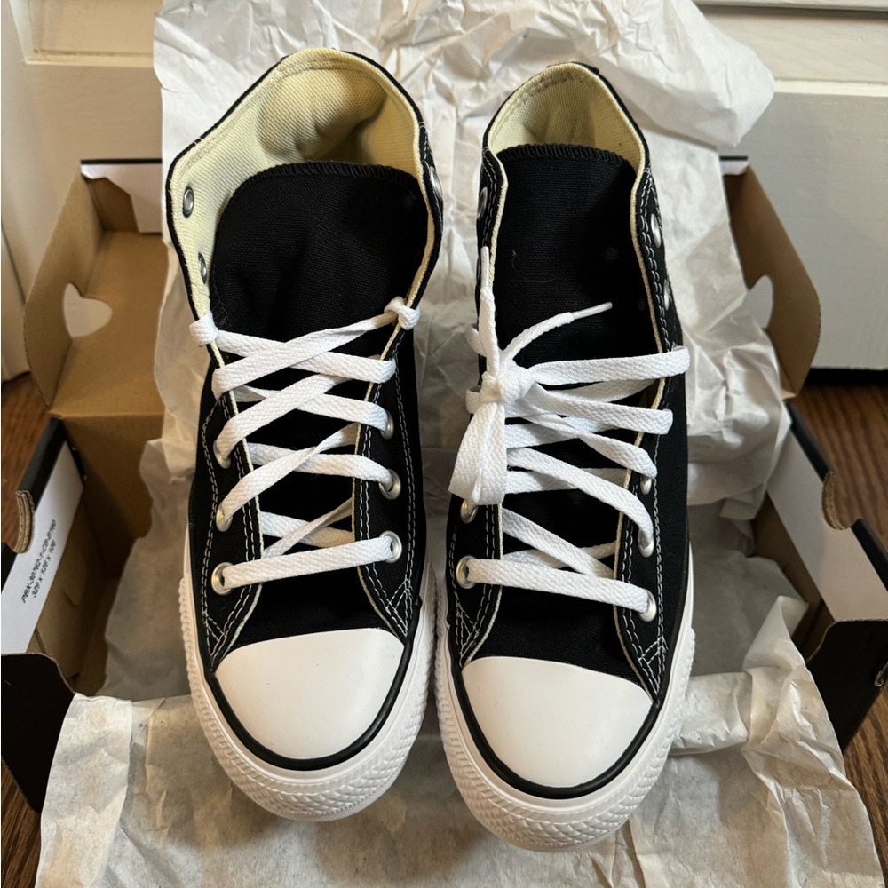Converse Black high top M9160 Women’s 8, Men’s 6 NIB